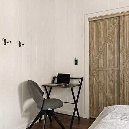 Romantic & Family Friendly Chalet In The Woods เลคแอร์โรว์เฮด ภายนอก รูปภาพ