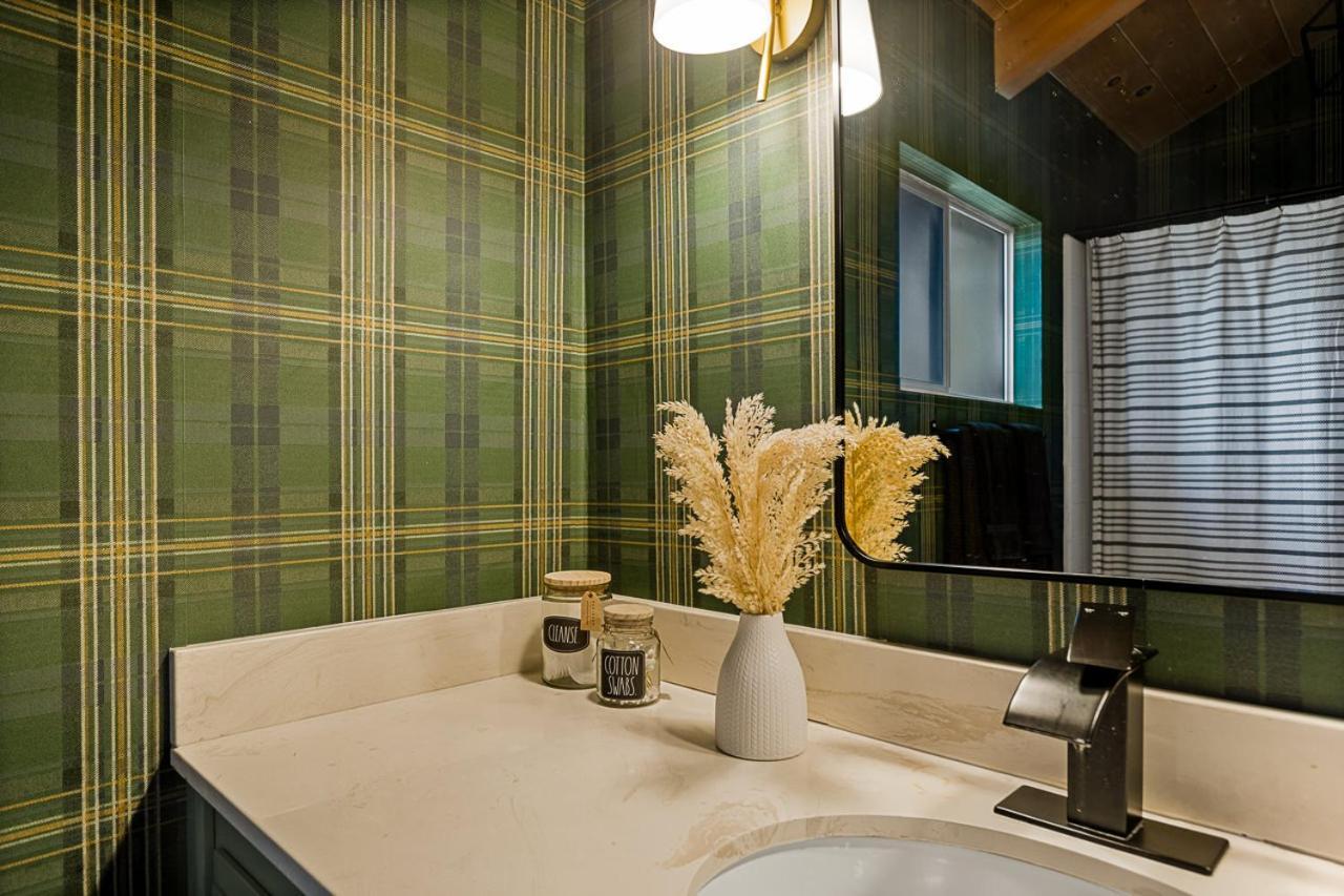 Romantic & Family Friendly Chalet In The Woods เลคแอร์โรว์เฮด ภายนอก รูปภาพ
